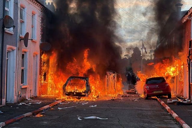Kuzey İrlanda’da iç savaş görüntüleri: Evler ve ar
