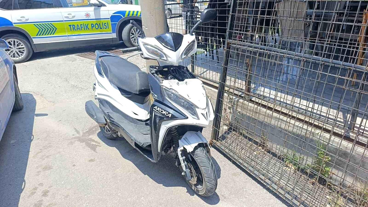 Manavgat\'ta Motosiklet ve Otomobil Çarpıştı
