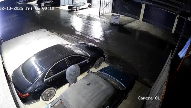 40 milyonluk lüks otomobilin altın amblemi çalındı