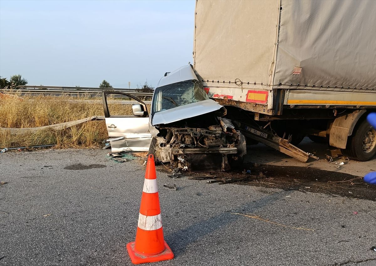Tarsus\'ta Trafik Kazası: 1 Ölü, 4 Yaralı