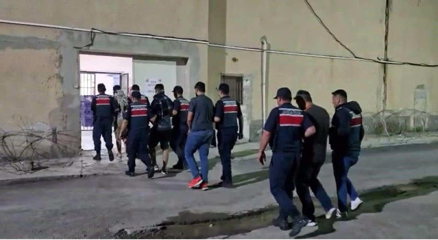 Sivas'ta Oto Hırsızlığı: 5 Şüpheli Tutuklandı