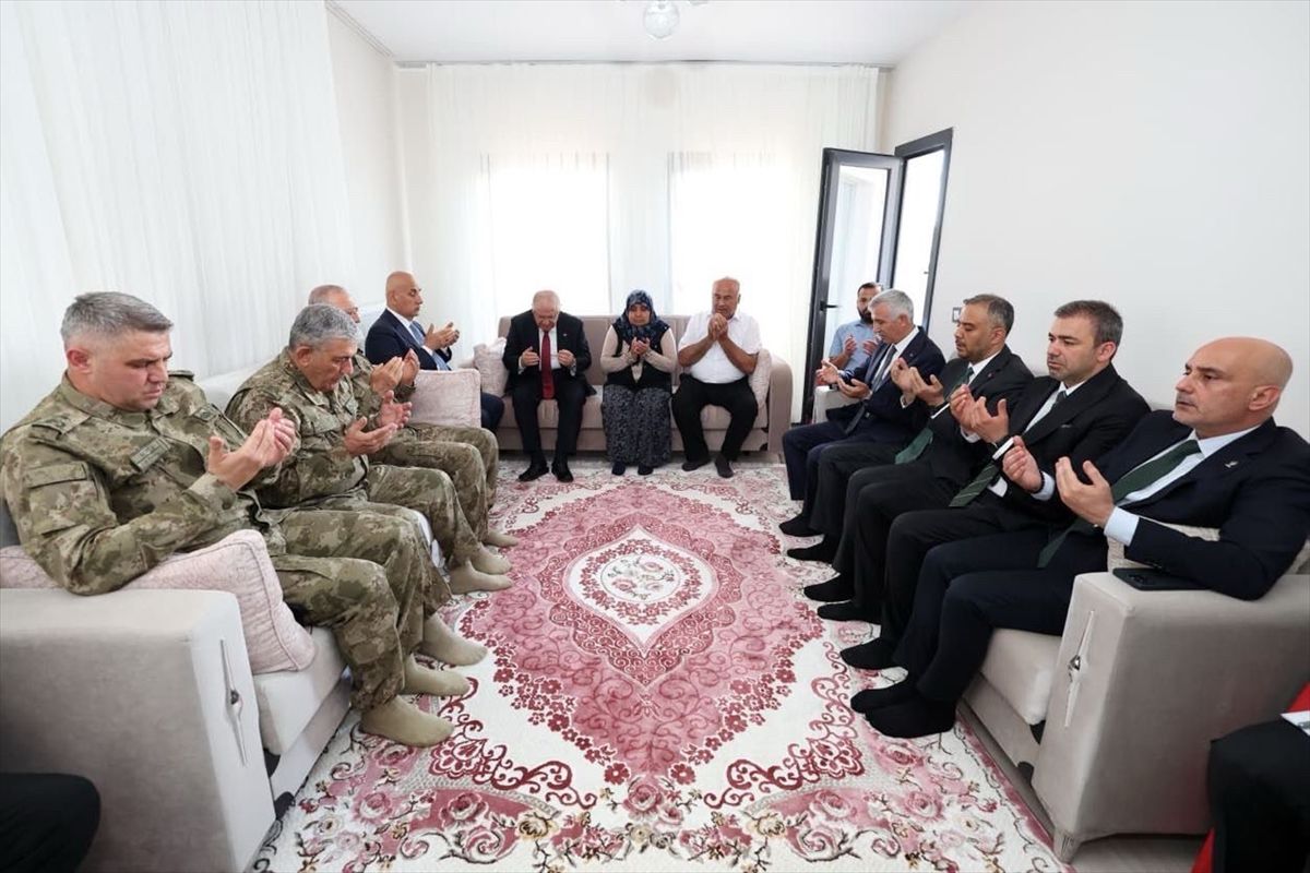 Bakan Güler, Şehit Emre Güngör\'ün Ailesini Ziyaret Etti