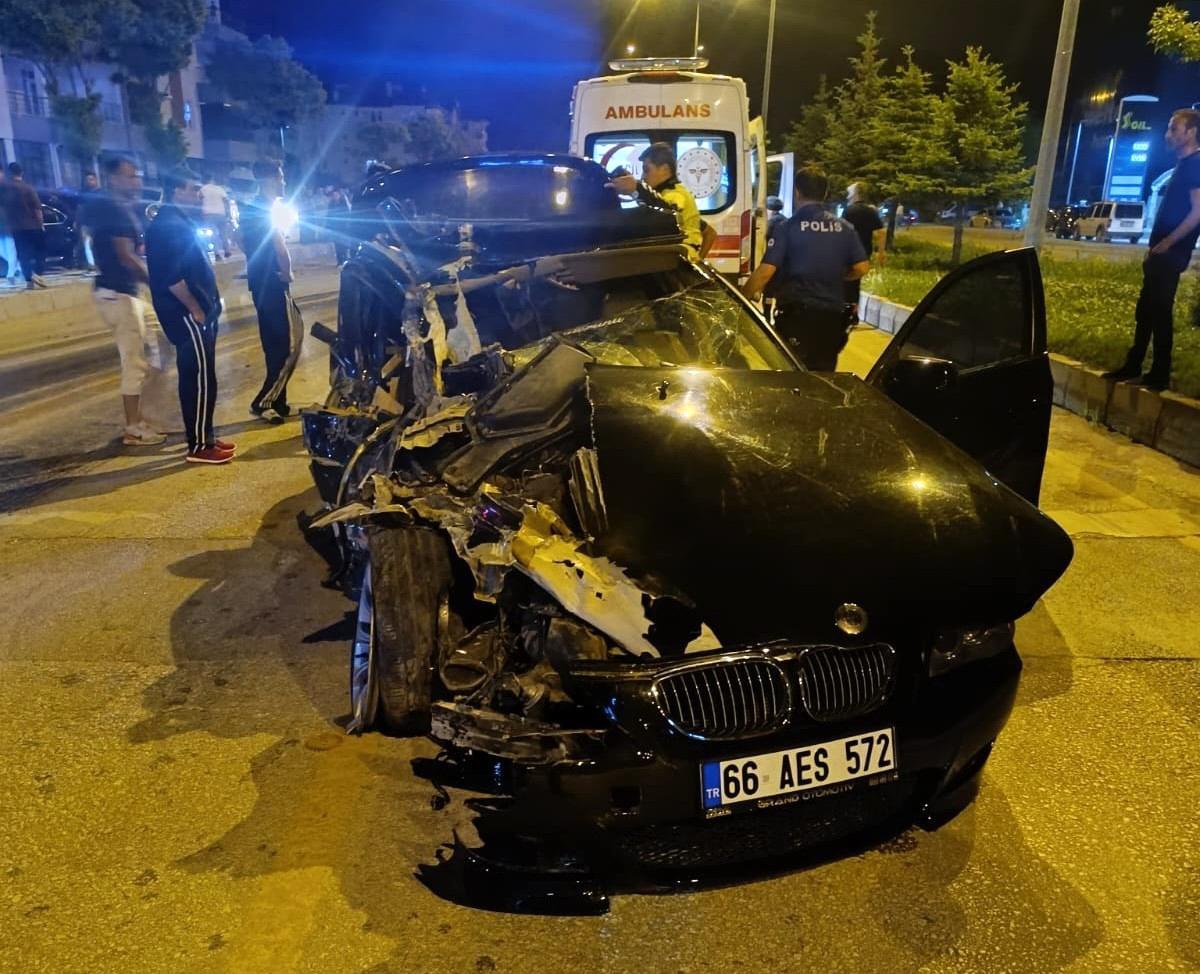 Yozgat\'ta Minibüs ve Otomobil Çarpıştı