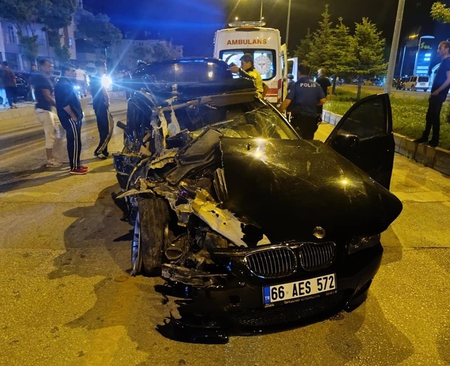 Yozgat'ta Minibüs ve Otomobil Çarpıştı