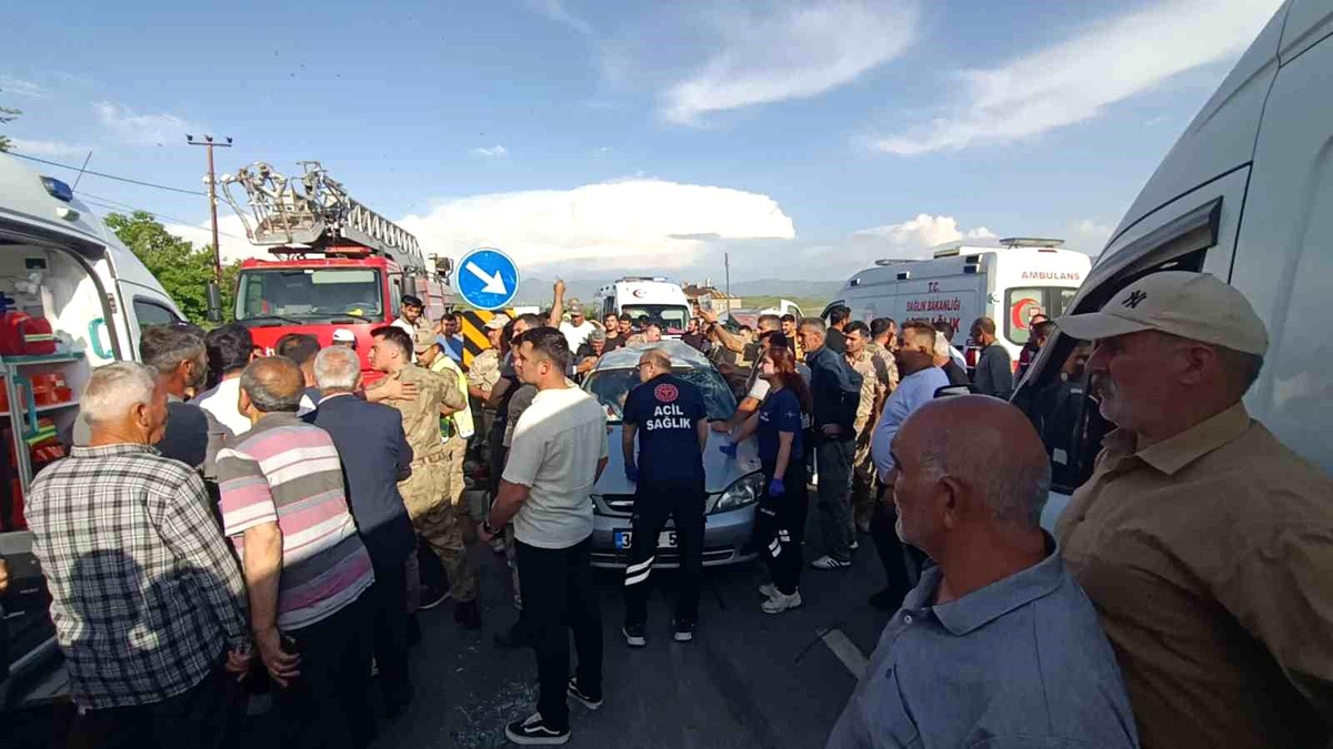 Muradiye\'de Trafik Kazası: 5 Yaralı