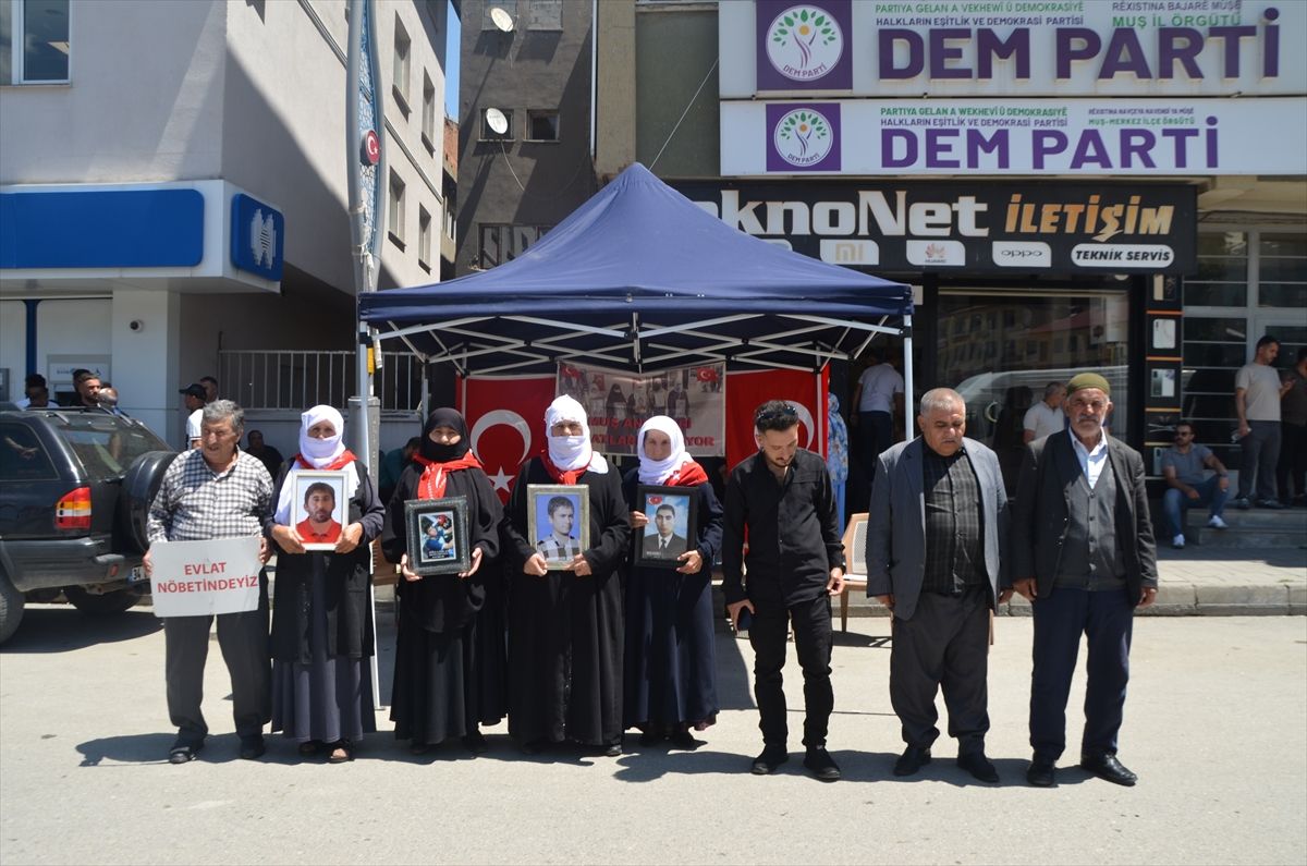 Muş\'ta Aileler PKK Mağduru Çocukları İçin Eylemde