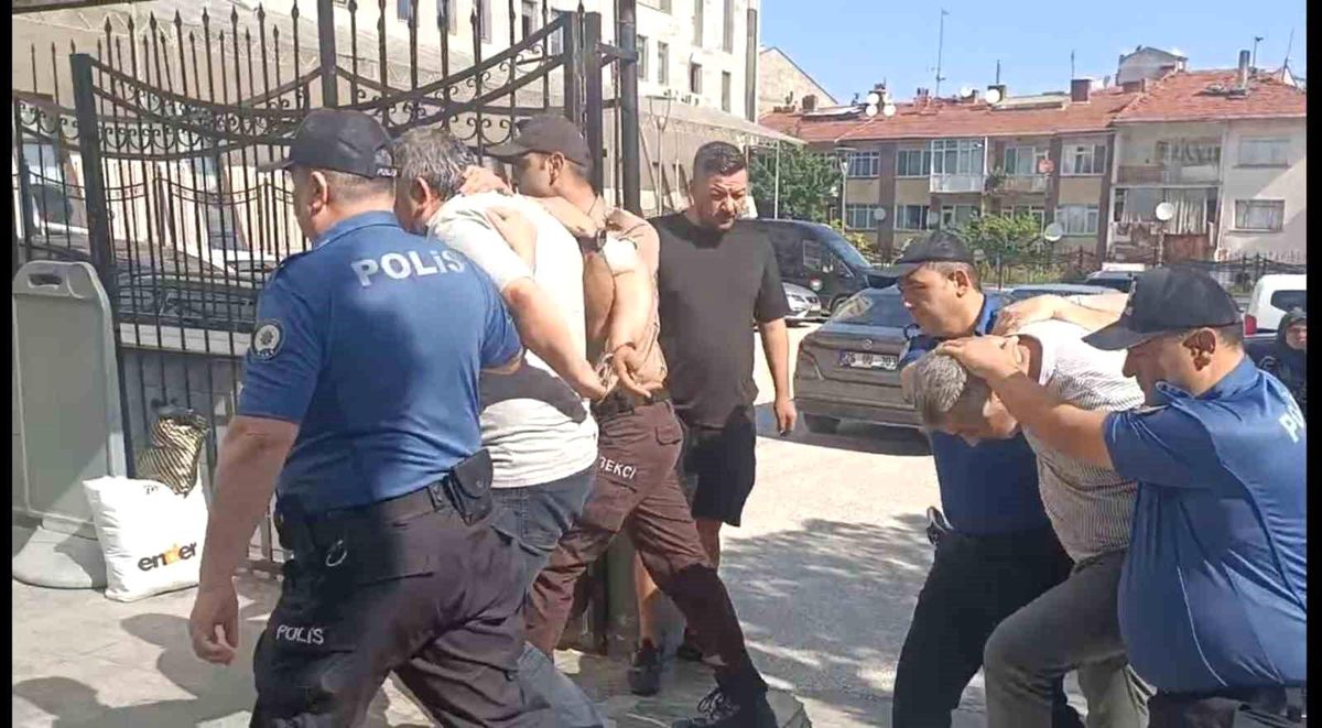 Eskişehir\'de Bekçiyi Darp Eden İki Kişi Tutuklandı