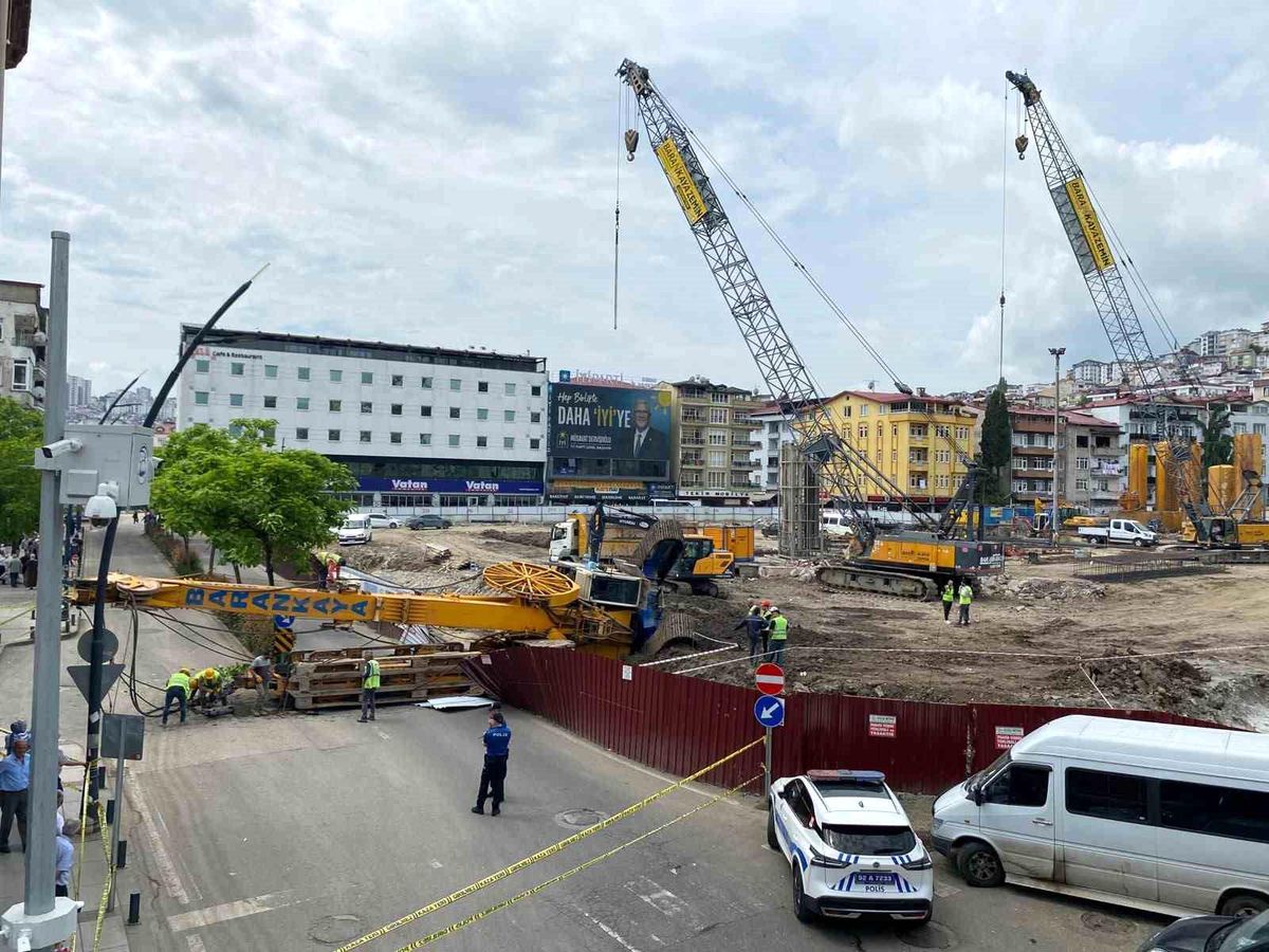 Ordu\'da İş Makinesi Devrildi, Operatör Yaralandı