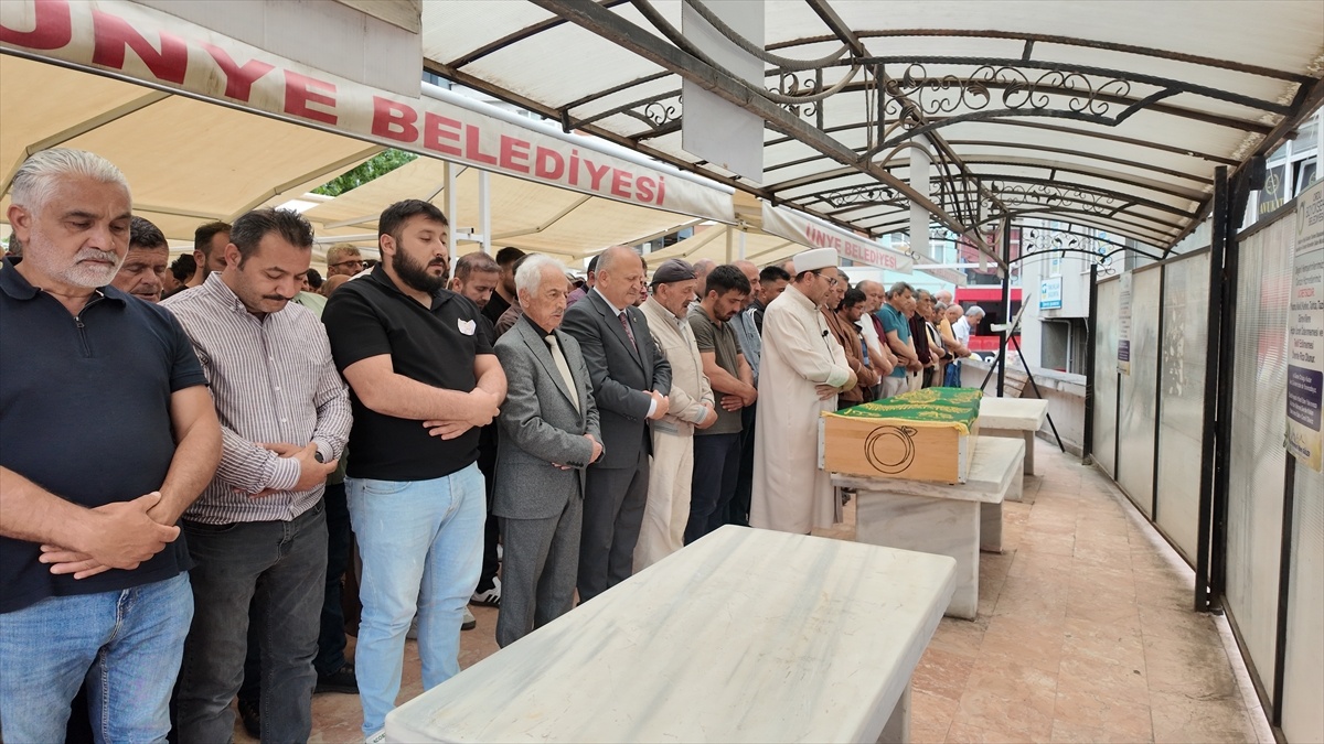 Ünye\'de Trafik Kazası: Erhan Yaman Toprağa Verildi