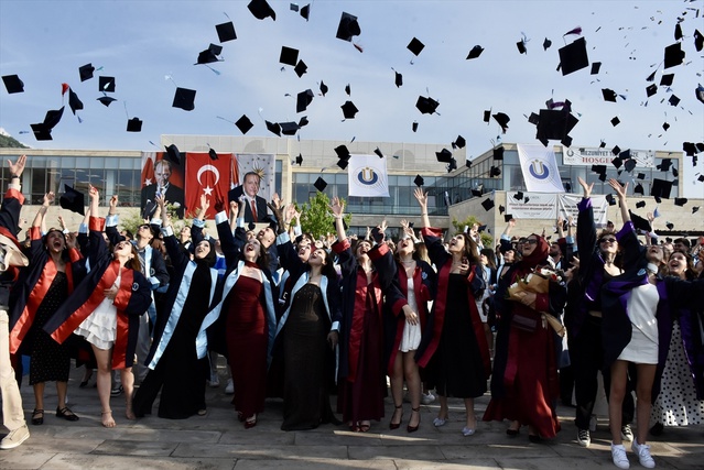 ODÜ Mezuniyet Töreni Coşkuyla Gerçekleşti