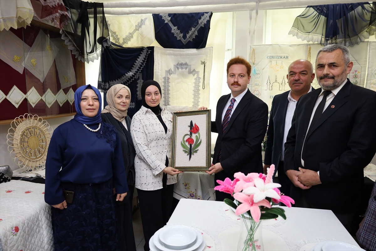 Orta\'da yıl sonu sergisi açıldı