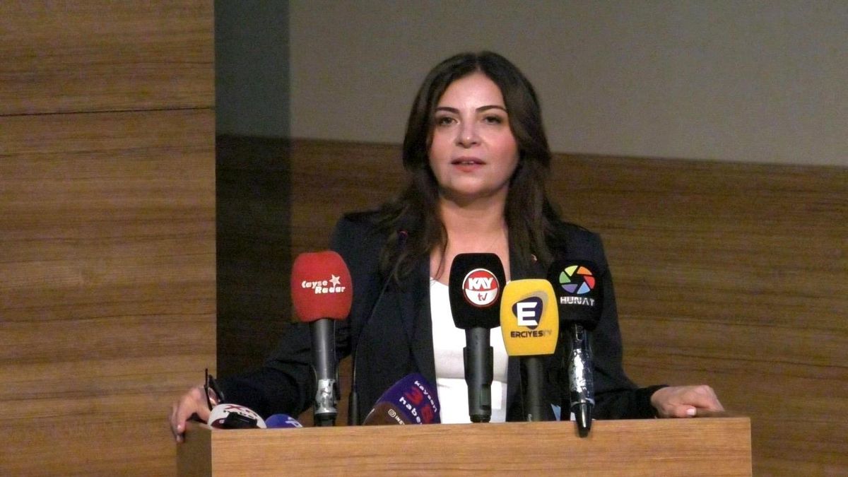 RTÜK Üst Kurul Başkan Vekili Güçer, ERÜ\'de öğrencilerle buluştu