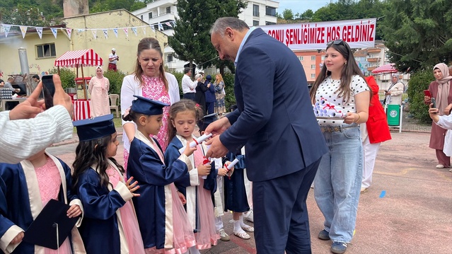 Minik Mezunlar İçin Coşkulu Program