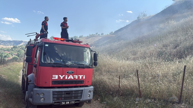 Siirt'te Fıstık Bahçesinde Yangın