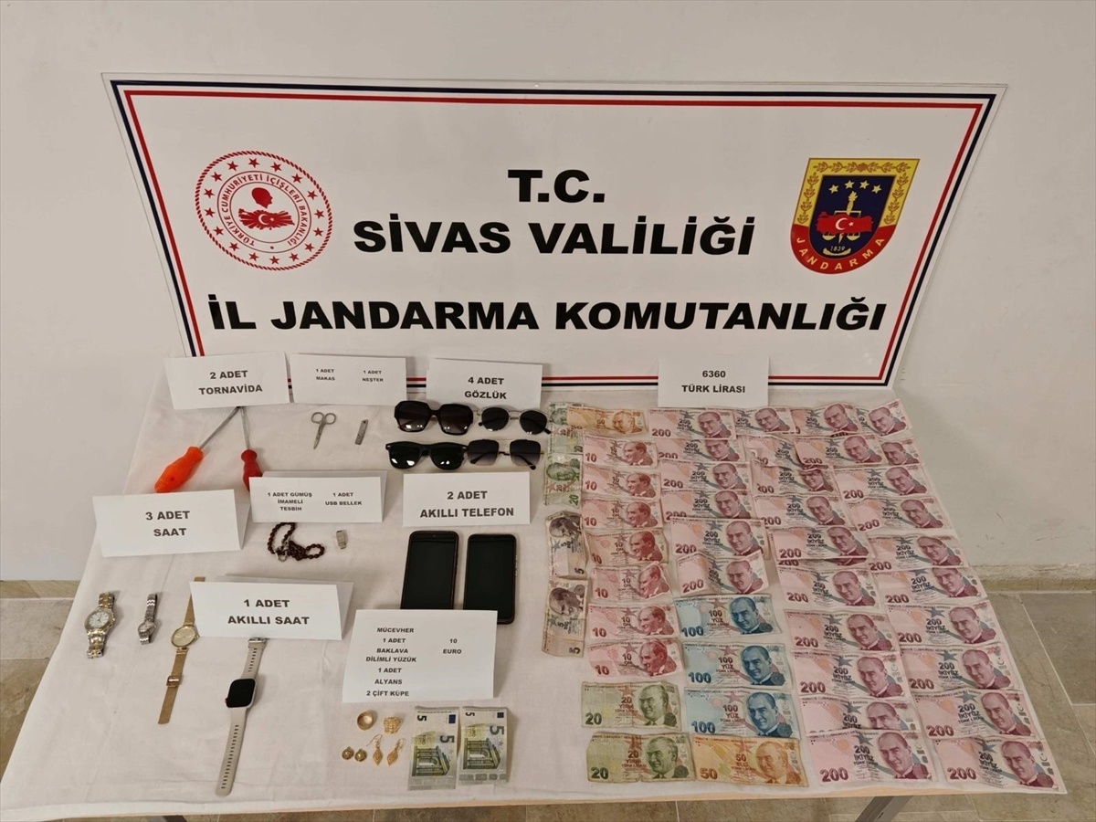 Sivas\'ta Hırsızlık Yapan 5 Şüpheli Tutuklandı