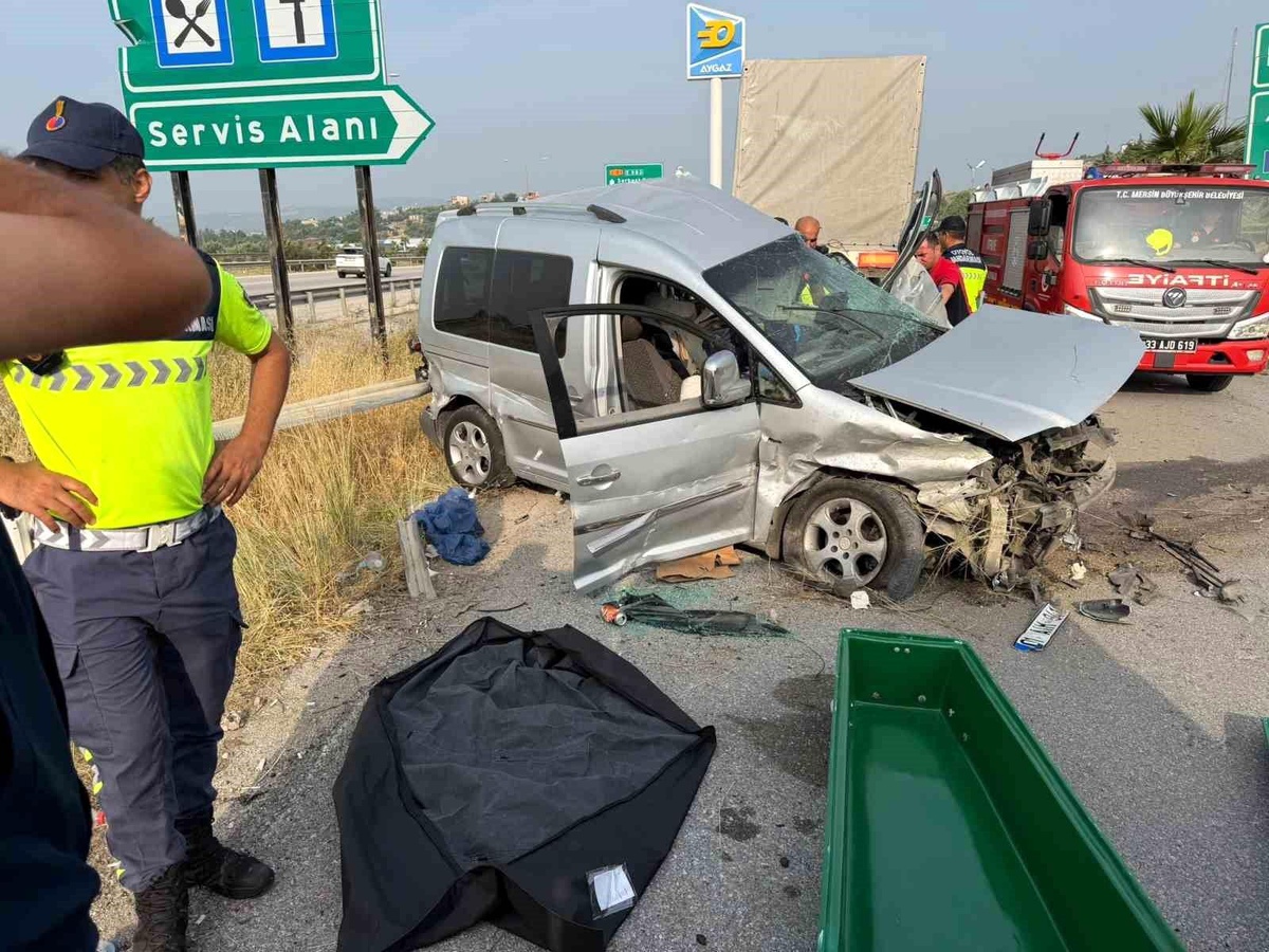 Tarsus\'ta Trafik Kazası: 1 Ölü, 4 Yaralı
