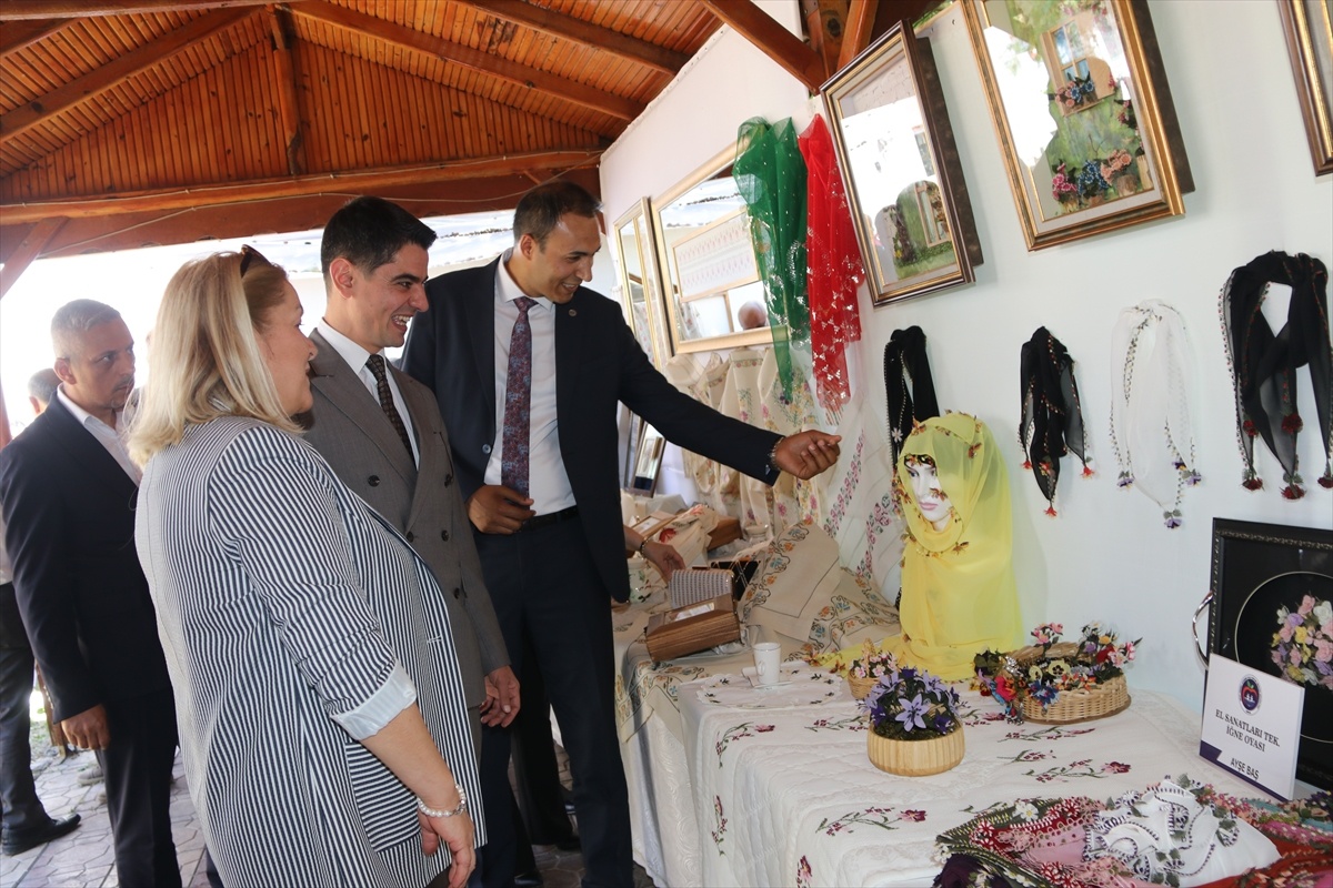 Taşova\'da El Sanatları Sergisi Açıldı