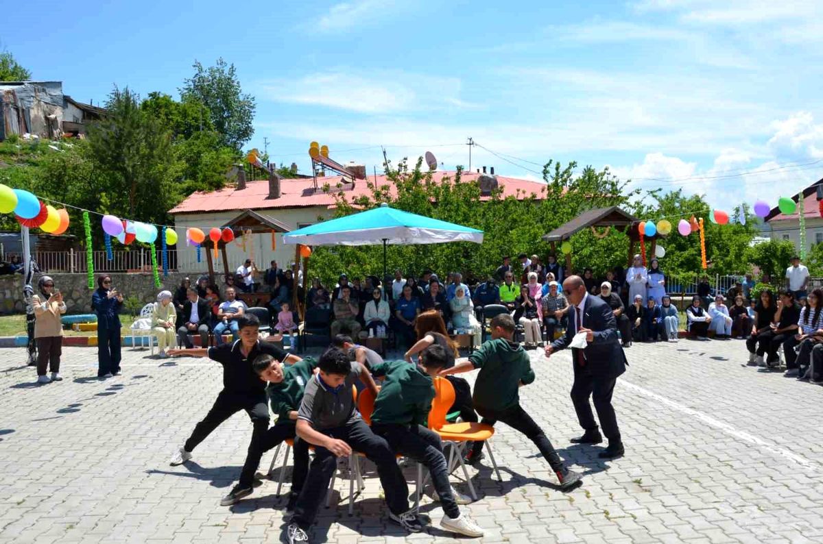 Tercan\'da yılsonu şenliği coşkusu