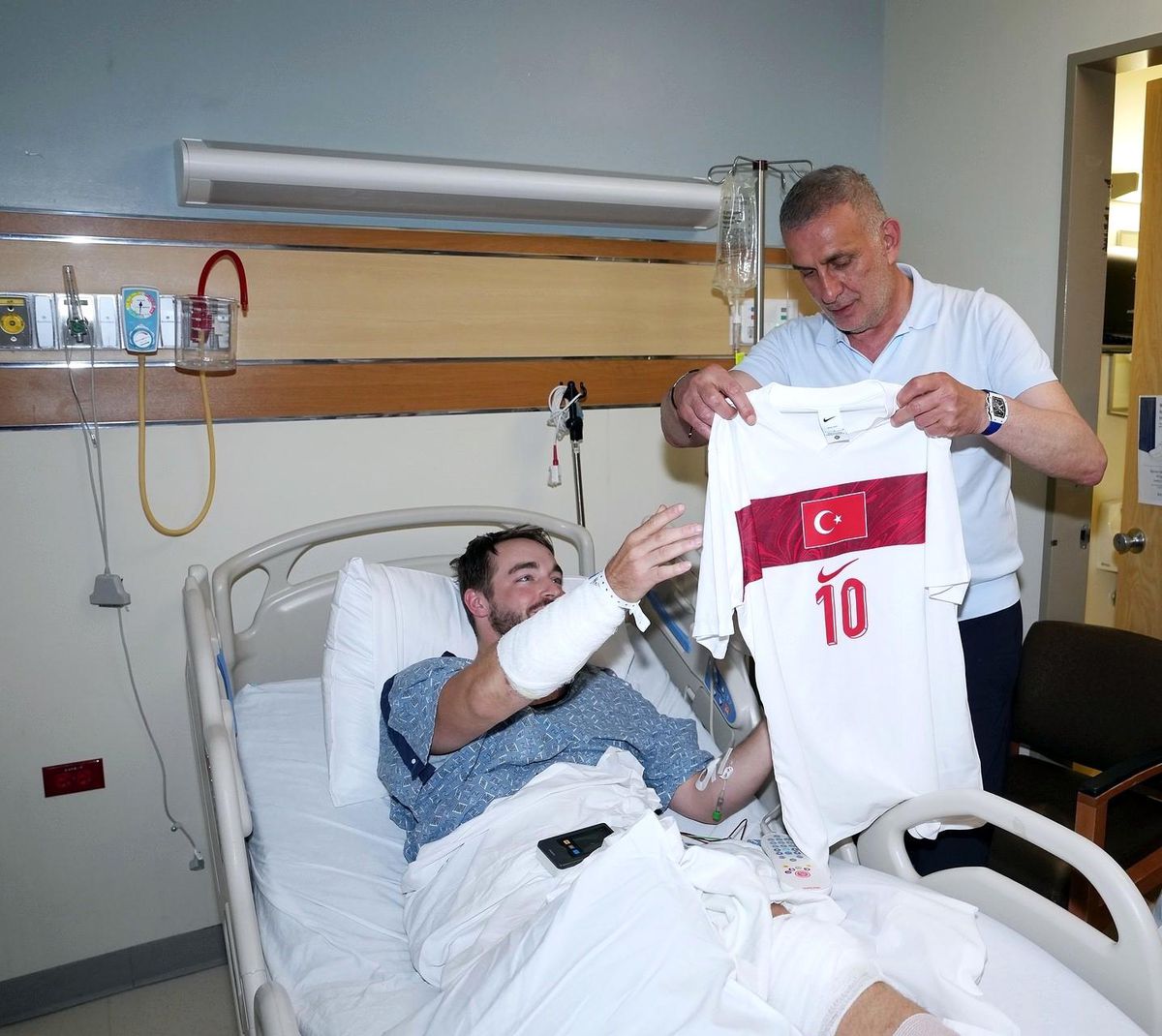 Hacıosmanoğlu\'ndan Yaralı Polis Memuruna Ziyaret