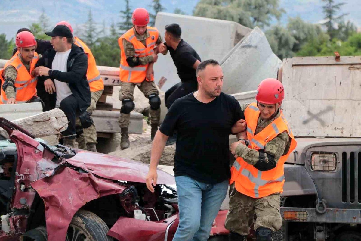TSK\'dan Ankara\'da Kapsamlı İnsani Yardım Tatbikatı