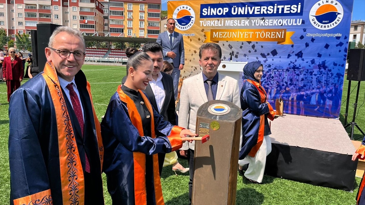 Türkeli MYO Mezuniyet Töreni Gerçekleşti