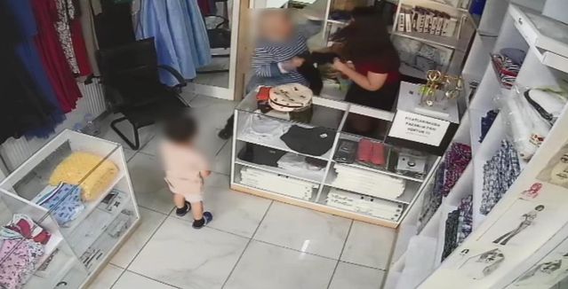 Terzi ücreti kavgası: Müşteri kızı darbetti