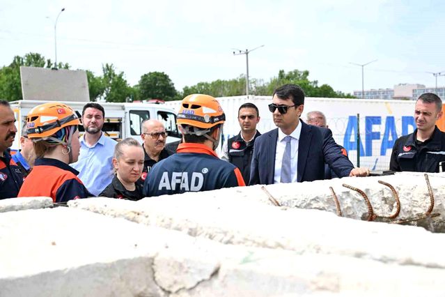 Uşak Valisi AFAD'ı Ziyaret Etti
