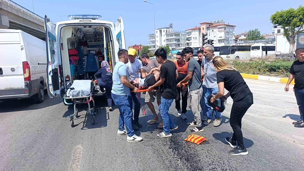 Yağ dökülen yolda kayarak 50 metre sürüklenen motosikletli yaralandı