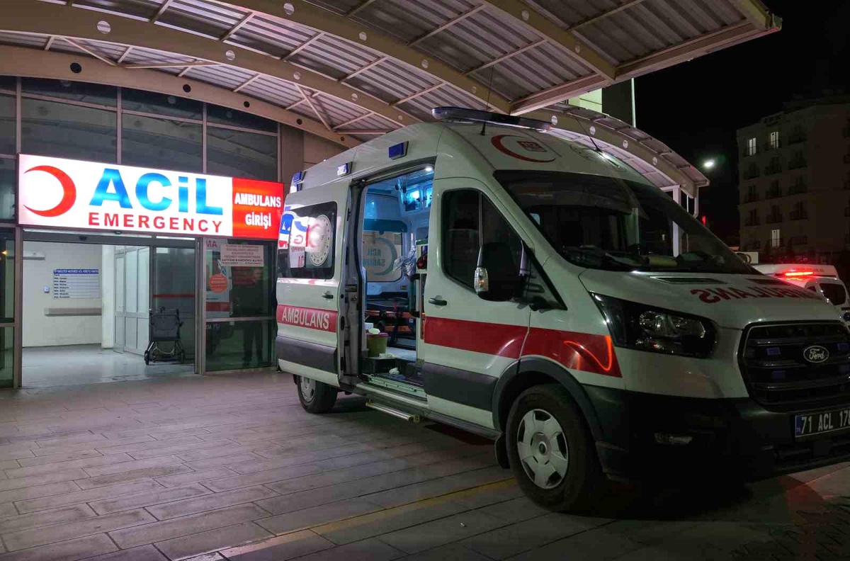 Kırıkkale\'de Bıçaklı Kavga: 2 Yaralı