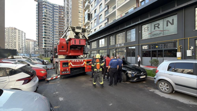 20 katlı binada yangın paniği! Vatandaşlar panikle sokağa döküldü