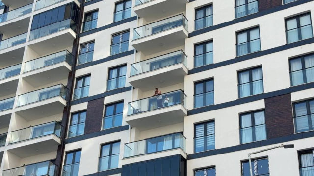 20 katlı binada yangın paniği! Vatandaşlar panikle sokağa döküldü
