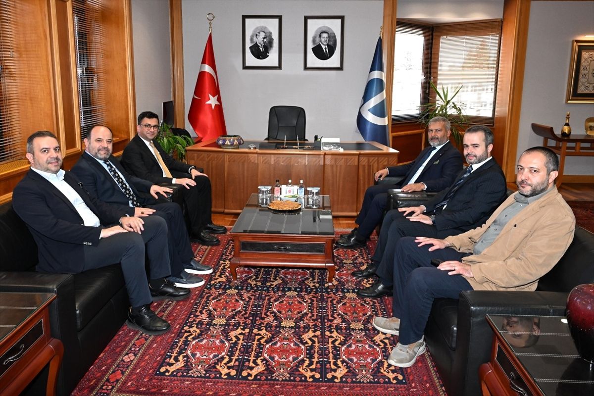 AA Genel Müdür Yardımcısı\'ndan Üniversite Ziyareti