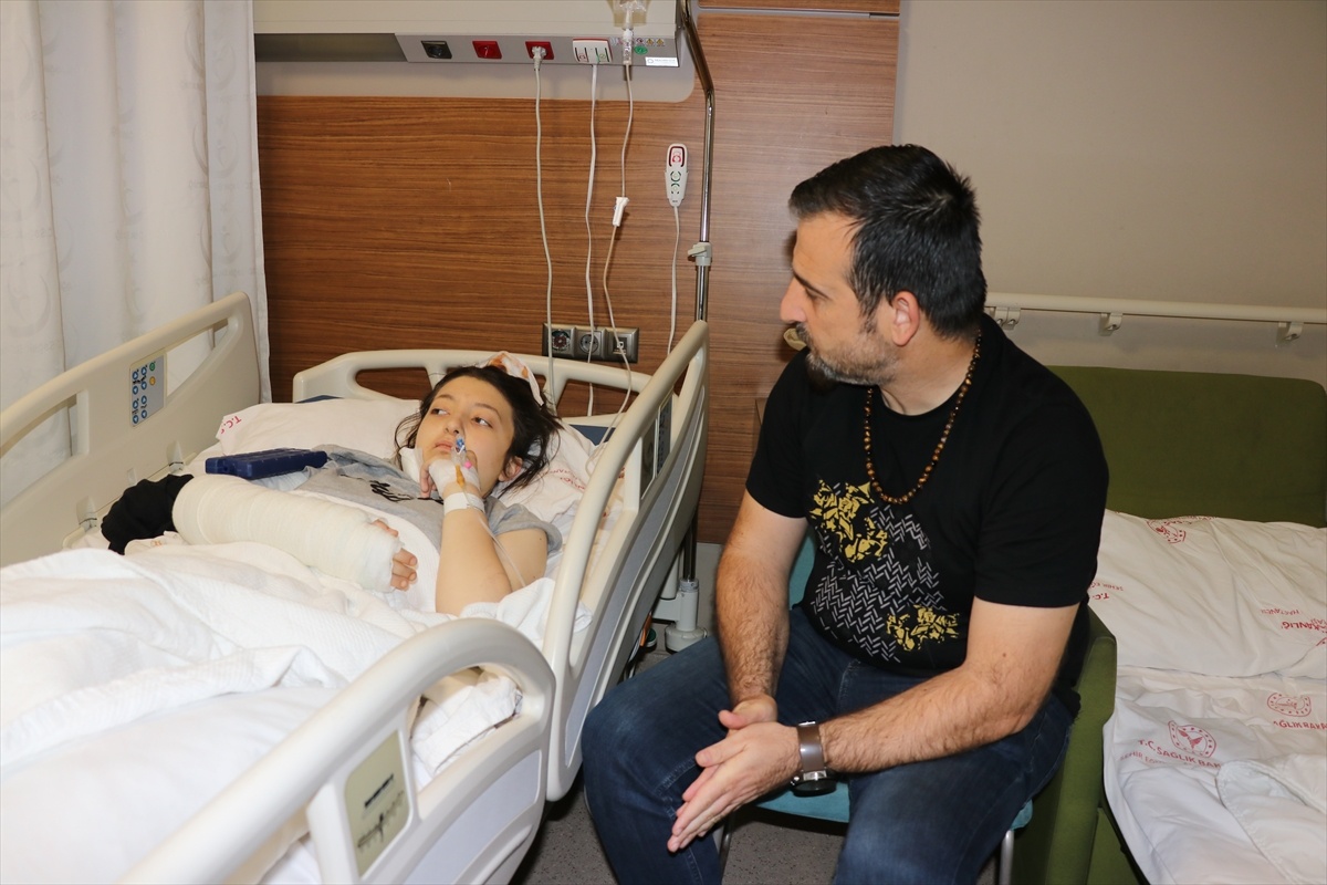Adana\'da 12. Kattan Düşen Çocuk İyiye Gidiyor