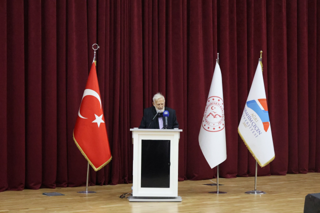 Ağrı’da Prof. Dr. Sadettin Ökten Bilgi Şöleni başladı