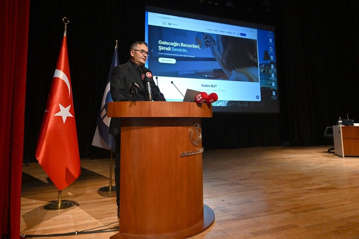 Anadolu Üniversitesi\'nden Mikro Yeterlilikler Ekosistemi
