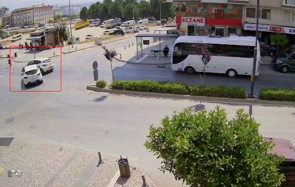 Manavgat\'ta Otomobil Çarpışması