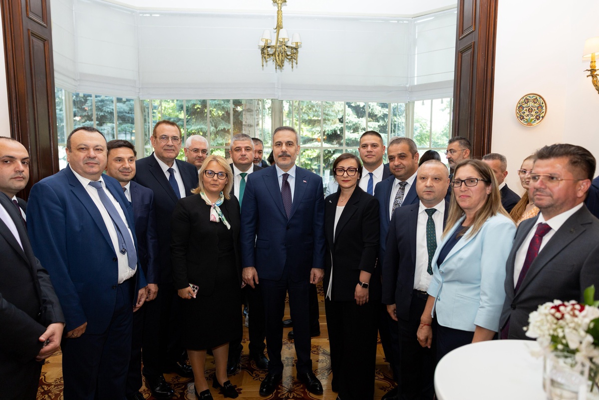 Fidan, Bulgaristan\'da Türk Soydaşlarla Buluştu