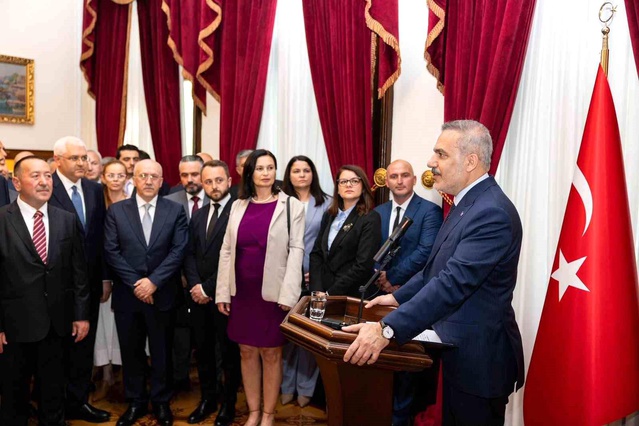 Fidan, Sofya'da Türk iş insanları ve siyasetçilerle görüştü