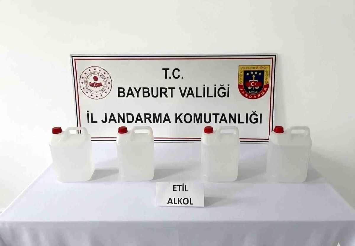 Bayburt\'ta kaçak alkol operasyonu: 20 litre etil alkol ele geçirildi