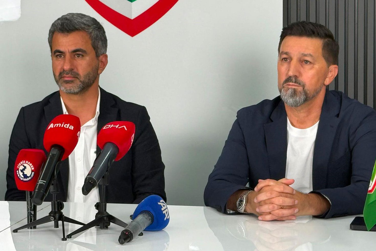 Besnik Hasi\'nin Amedspor\'a imza atması Belçika\'yı karıştırdı