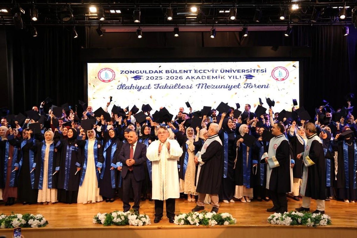 BEUN İlahiyat Mezuniyet Töreni Duygu Dolu Anlarla Gerçekleşti
