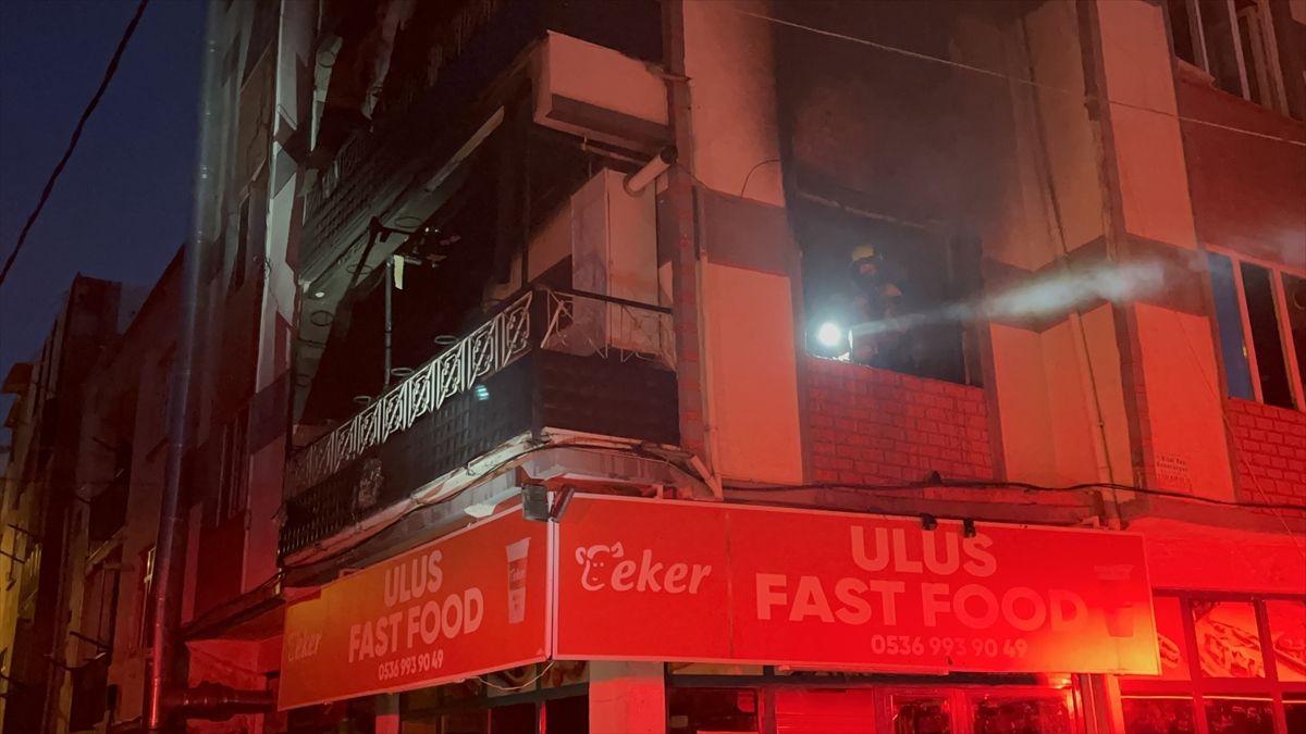 Bursa\'da Ev Yangını: 5 Kişi Hastaneye Kaldırıldı