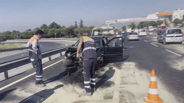 Büyükçekme'de Zincirleme Kaza: 4 Yaralı