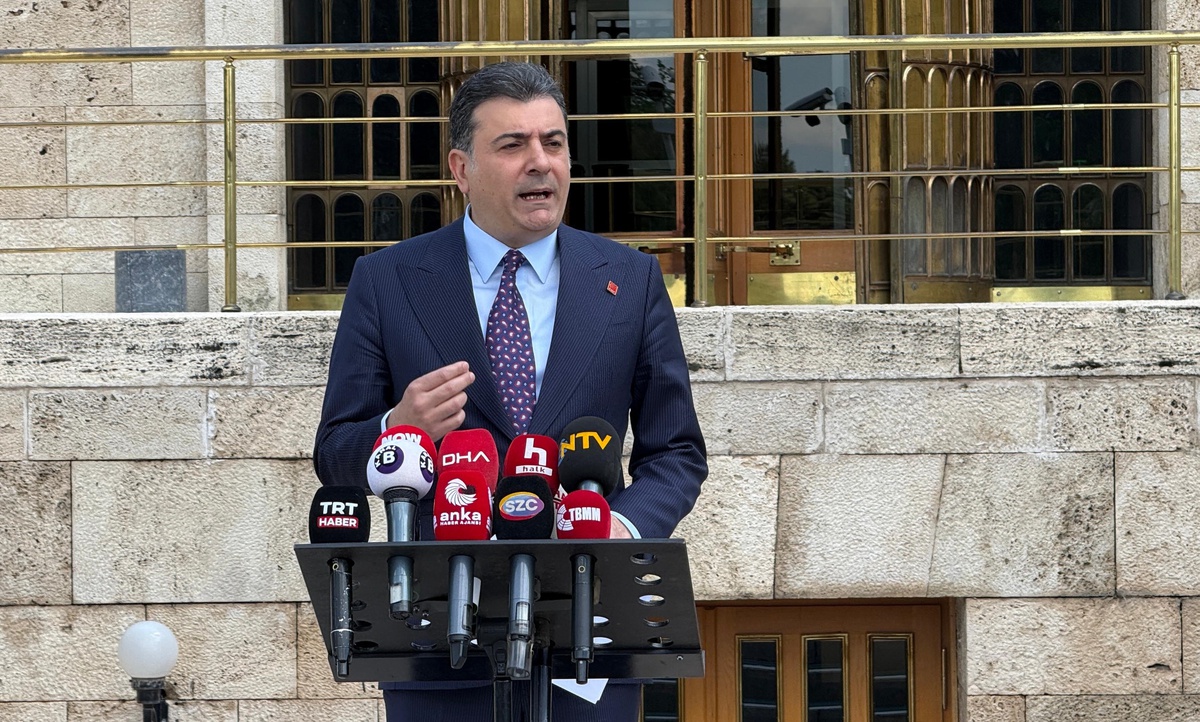 CHP\'de İstifa Depreği: 28 Üye Ayrıldı