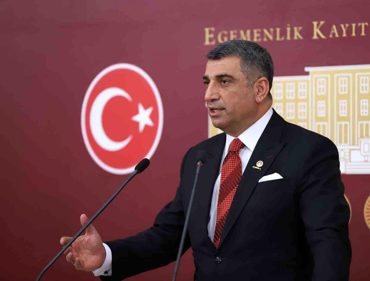 CHP\'de İstifalar ve Kurultay Tartışması