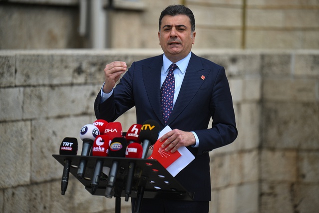 CHP'de Kriz: İstifalar ve Kurultay Meselesi