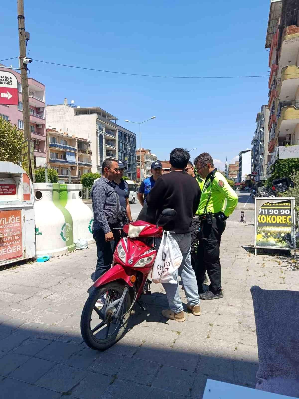 Çine\'de kaldırımlarda motosiklet denetimi