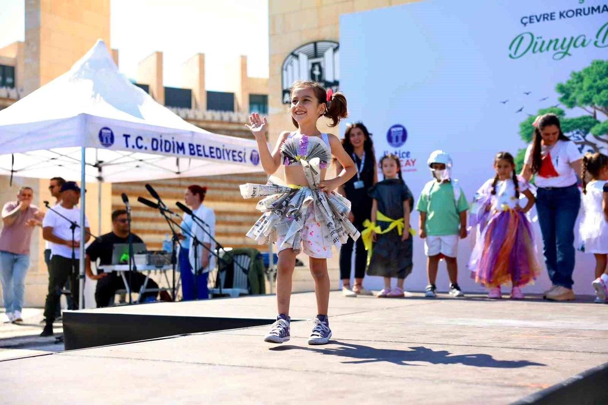 Didim\'de minik tasarımcılar geri dönüşüm defilesiyle çevreye dikkat çekti