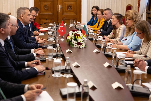 Hakan Fidan, Sofya'da Bulgaristan Cumhurbaşkanı ile Görüştü