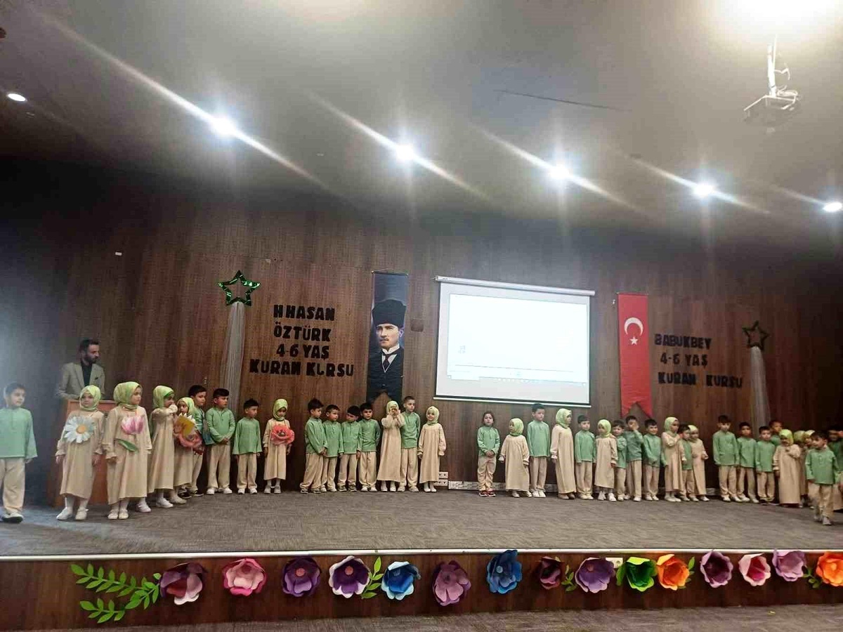 Miniklerin Kur\'an Kursu Kapanış Programı